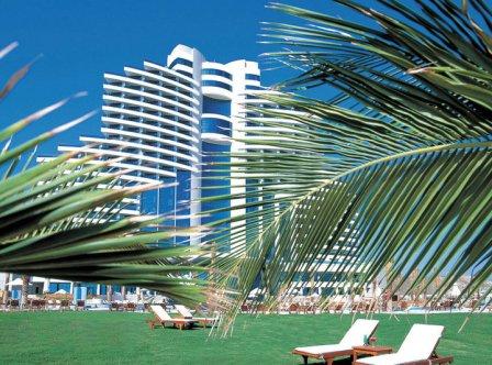 1 Woche VAE im 5*Hotel Le Meridien Al Aqah Beach Resort mit Halbpension ab 641 €